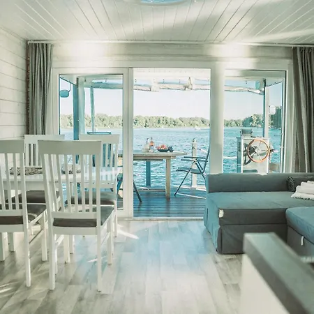 Bateau-hôtel Hausboot Havelbiber Kolonie Zern