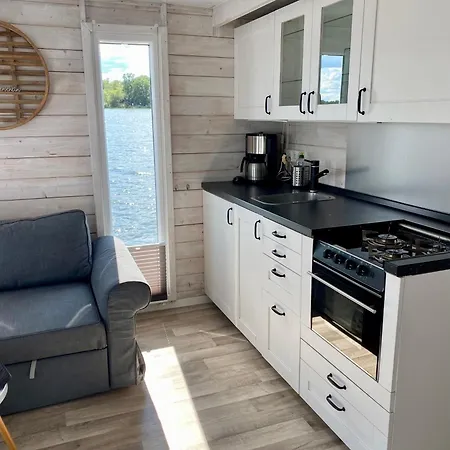 Hausboot Havelbiber Πλωτό κατάλυμα *