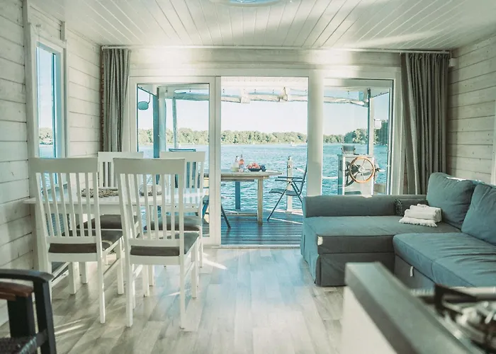 Bateau-hôtel Hausboot Havelbiber Kolonie Zern