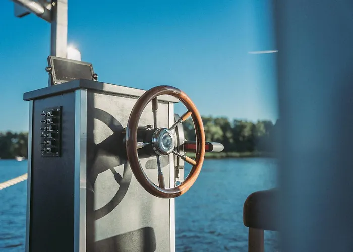 Hausboot Havelbiber * Kolonie Zern