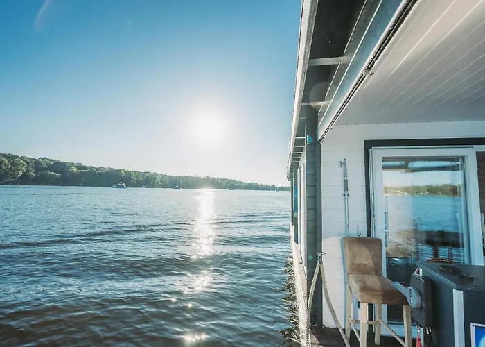 Bateau-hôtel Hausboot Havelbiber *